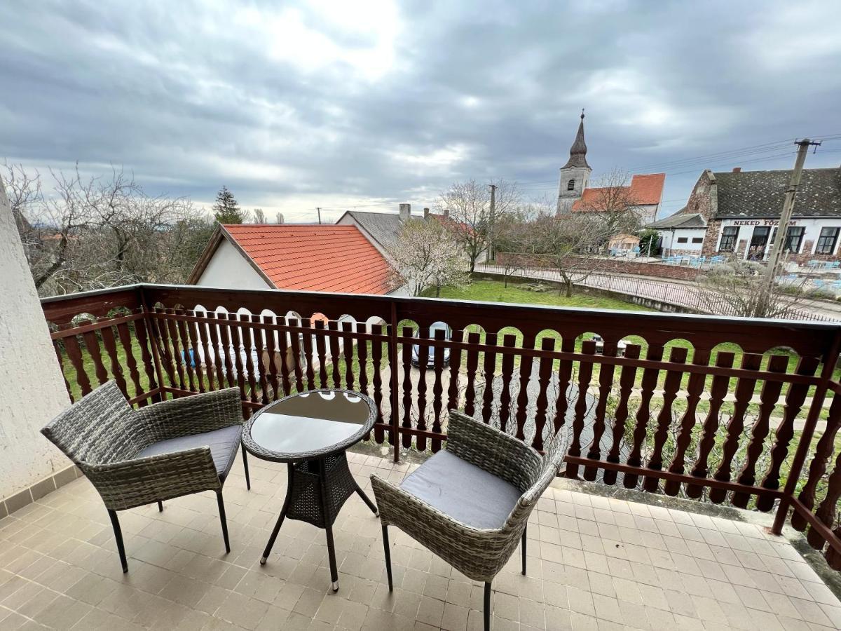 A Festo Vendeghaza / The Painter'S Guest House Zánka المظهر الخارجي الصورة